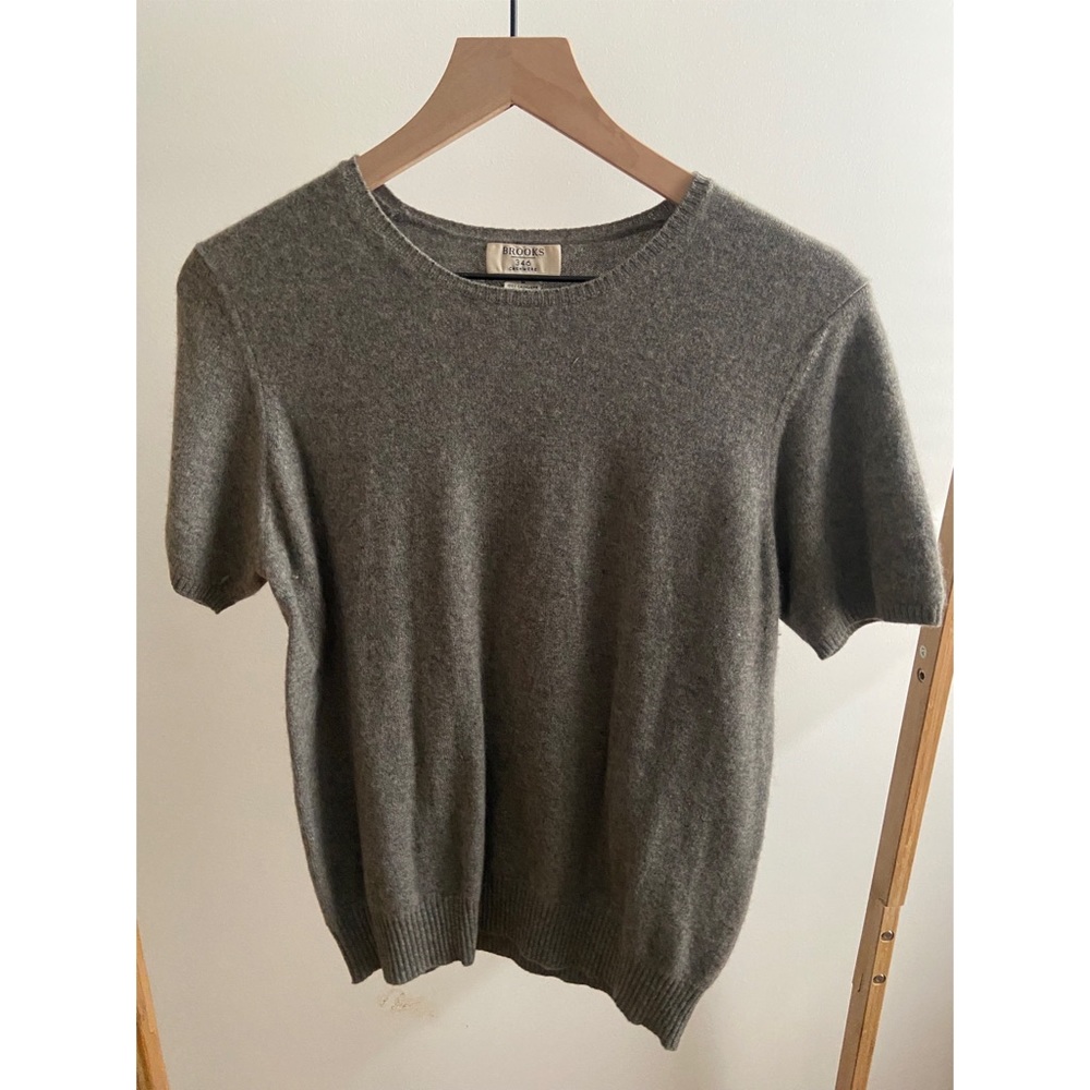 Brooks gray cashmere sweater, size M
